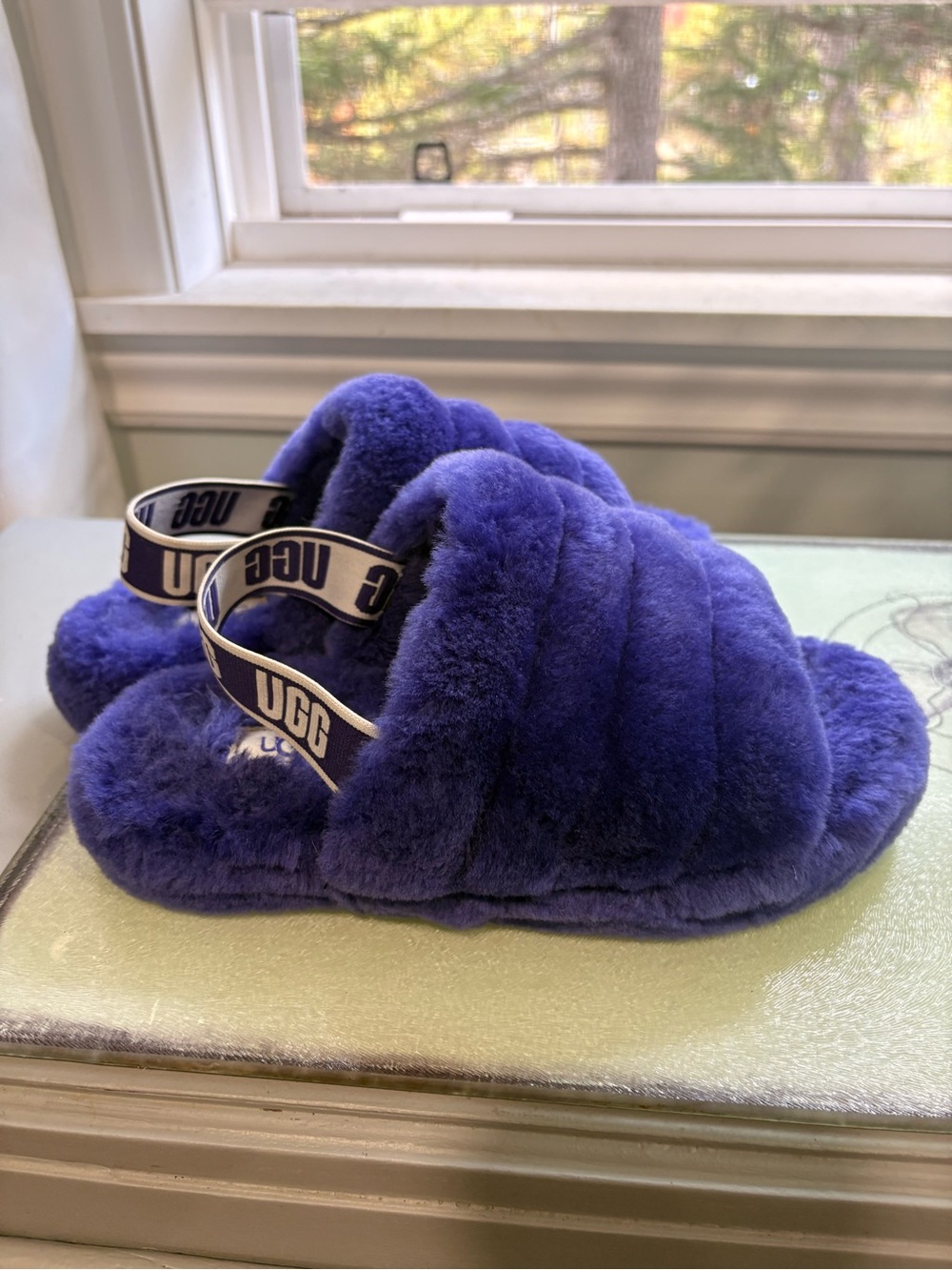 UGG Women's size 35 Purple Fluff Yeah Sheepskin Slide Slipper Open Toe Sandal